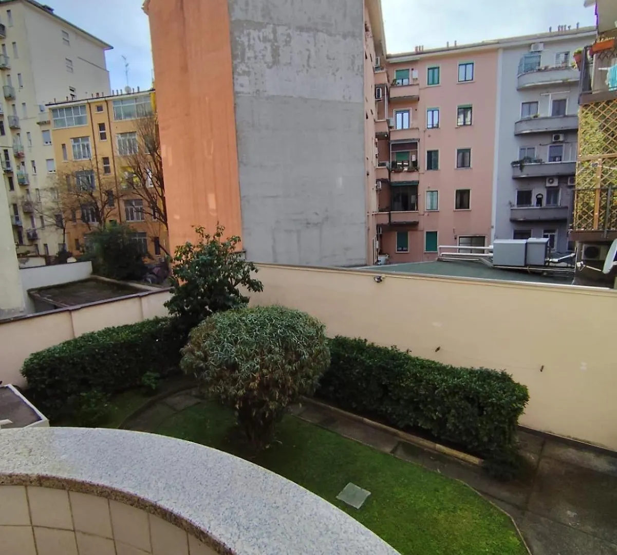 Apartment Costanza In Giallo Milan Italy